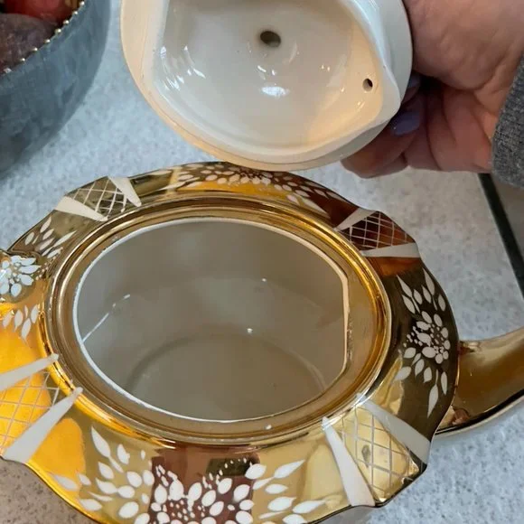 Rare Vtg Sadler Oval Happy Anniversary Teapot Gold Trim - Picture 5 of 6